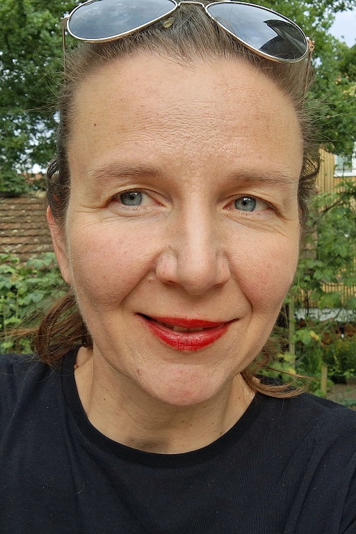 Frau Janine Egger